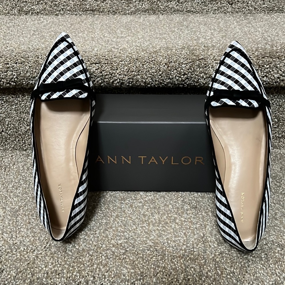 Ann Taylor bow flat